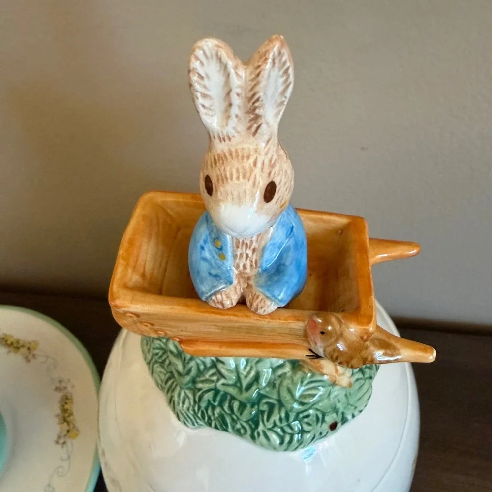 Beatrix Potter Peter Rabbit Teleflora Cookie Jar and Teacup Saucer Set 2003‎
